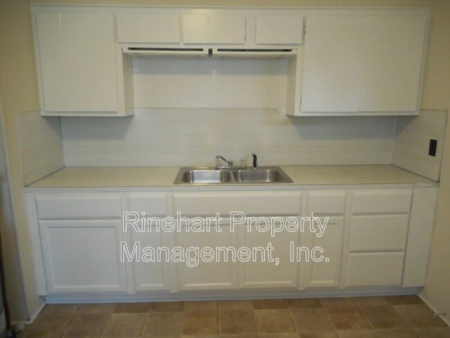 Building Photo - 1431 Edgewood Dr