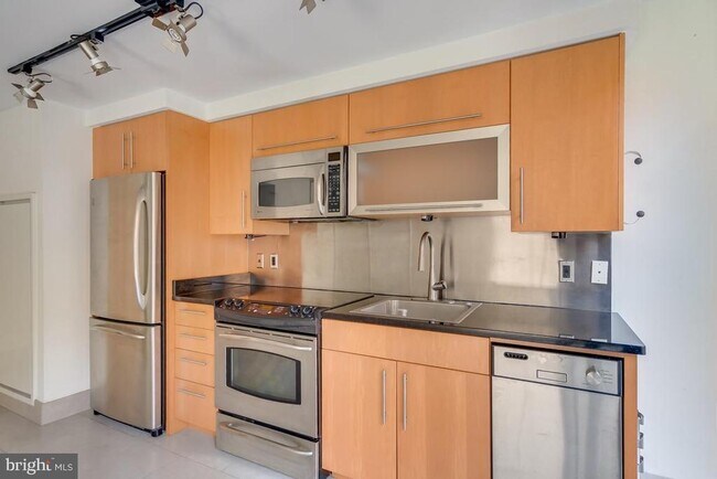 Building Photo - 1133 14th St NW