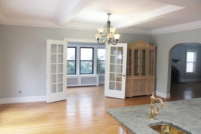 Foto del edificio - 878 Half Day Rd