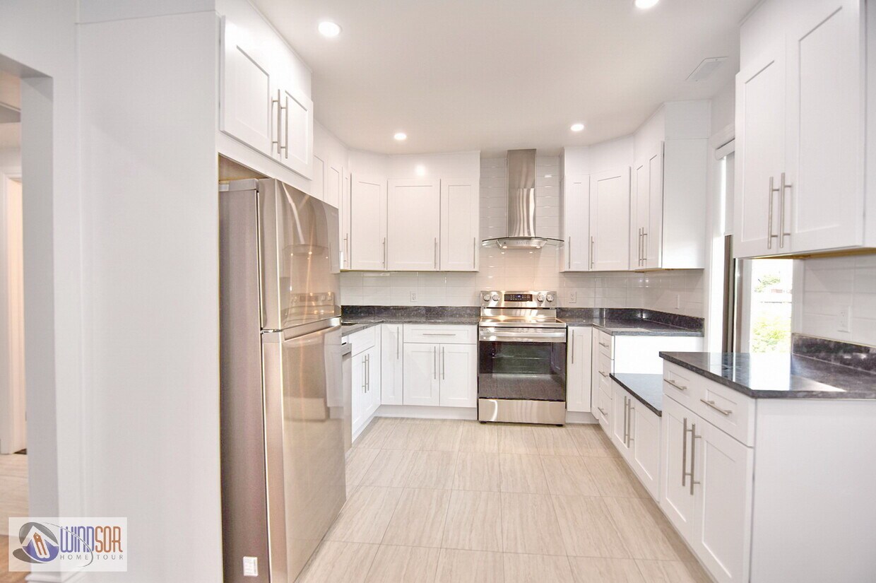 Primary Photo - 1291 Ouellette Av