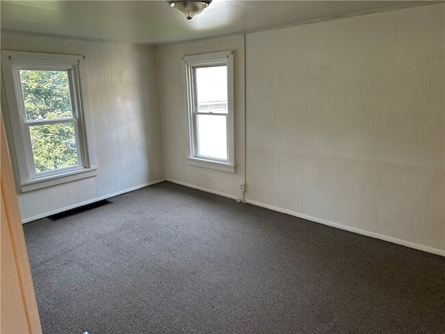 Building Photo - 113 Morton Ave