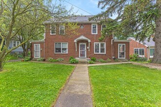 Building Photo - 547 W Main St