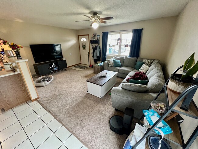 Building Photo - 2209 Melanie Ln