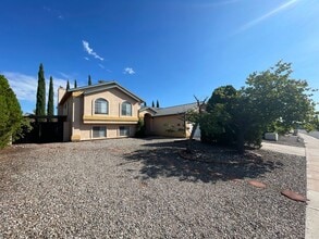 Building Photo - 2717 S Suncrest Dr
