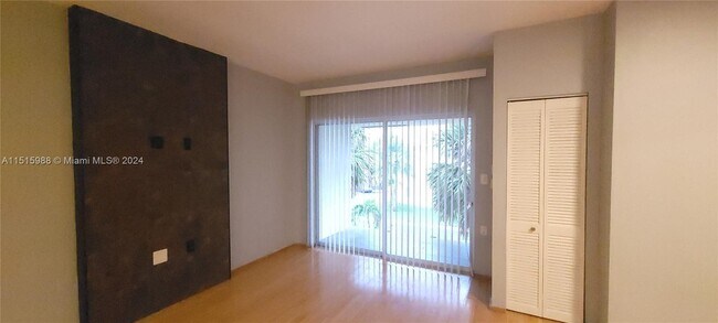 Foto del edificio - 1600 NE 114th St