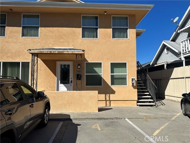Foto principal - 463 N Marengo Ave