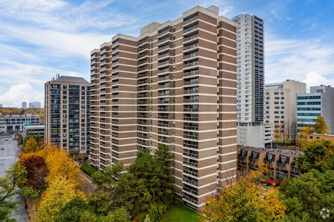 Building Photo - Balfour Square
