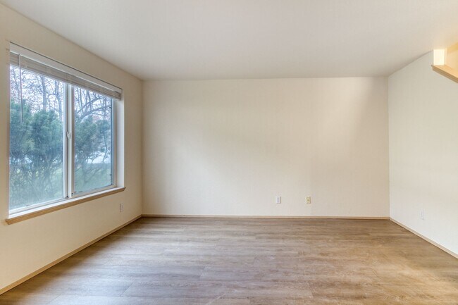 Building Photo - me2720