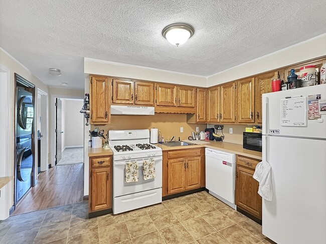 Building Photo - 45 Apache Way