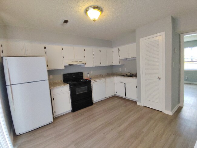 Building Photo - 33 Fonda Dr