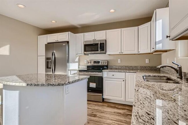 Building Photo - 877 Wilson Avenue, Saint Paul, MN, 55106