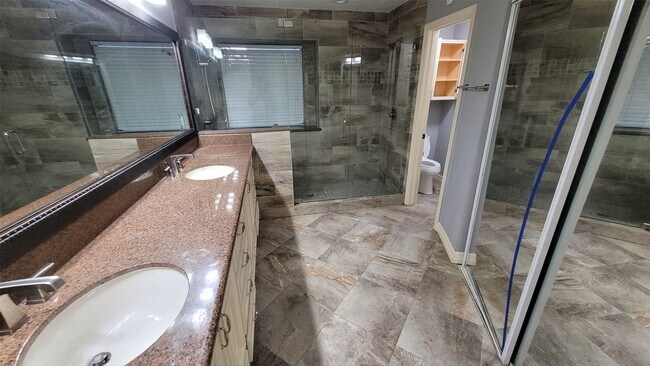 Foto del edificio - 13307 Lynnville Dr