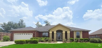 Building Photo - 3401 Hillcrest Dr