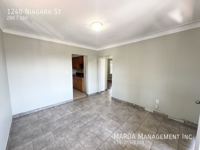Photo du bâtiment - COZY 2 BED/1 BATH UPPER UNIT PLUS HYDRO & FREE INTERNET!!