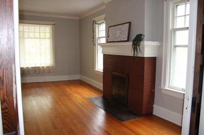 Foto del edificio - 2909 N Farwell Ave