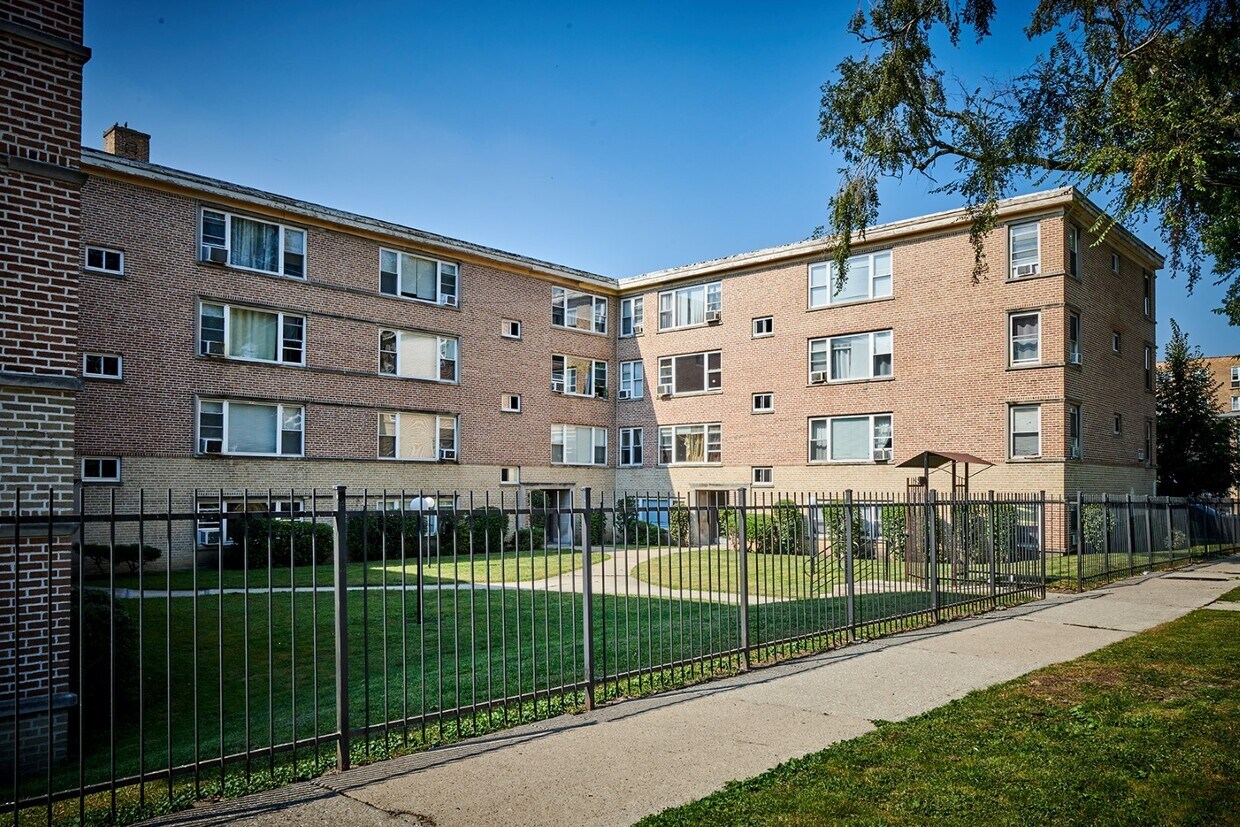 Foto principal - 6122 N Seeley Ave