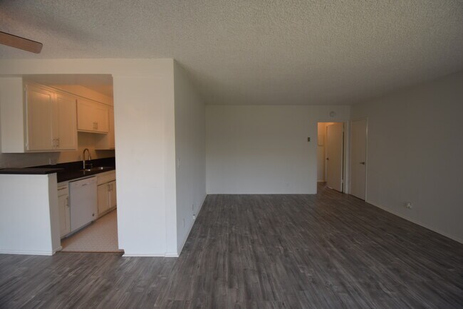 Building Photo - Woodman Court Apartments