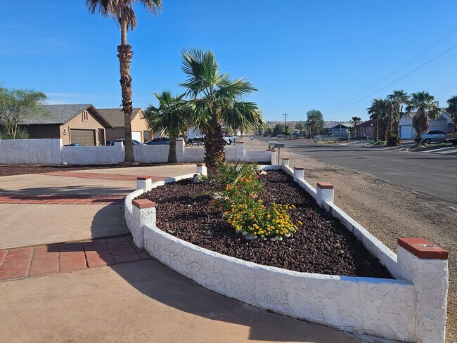 Building Photo - Beautiful and custom home located in Bullh...