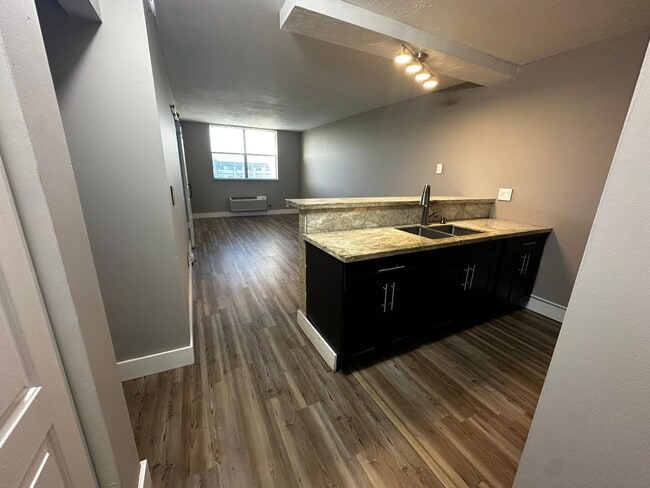 Building Photo - 1 Bed / 1 Bath Condo in Goral Springs, Ava...