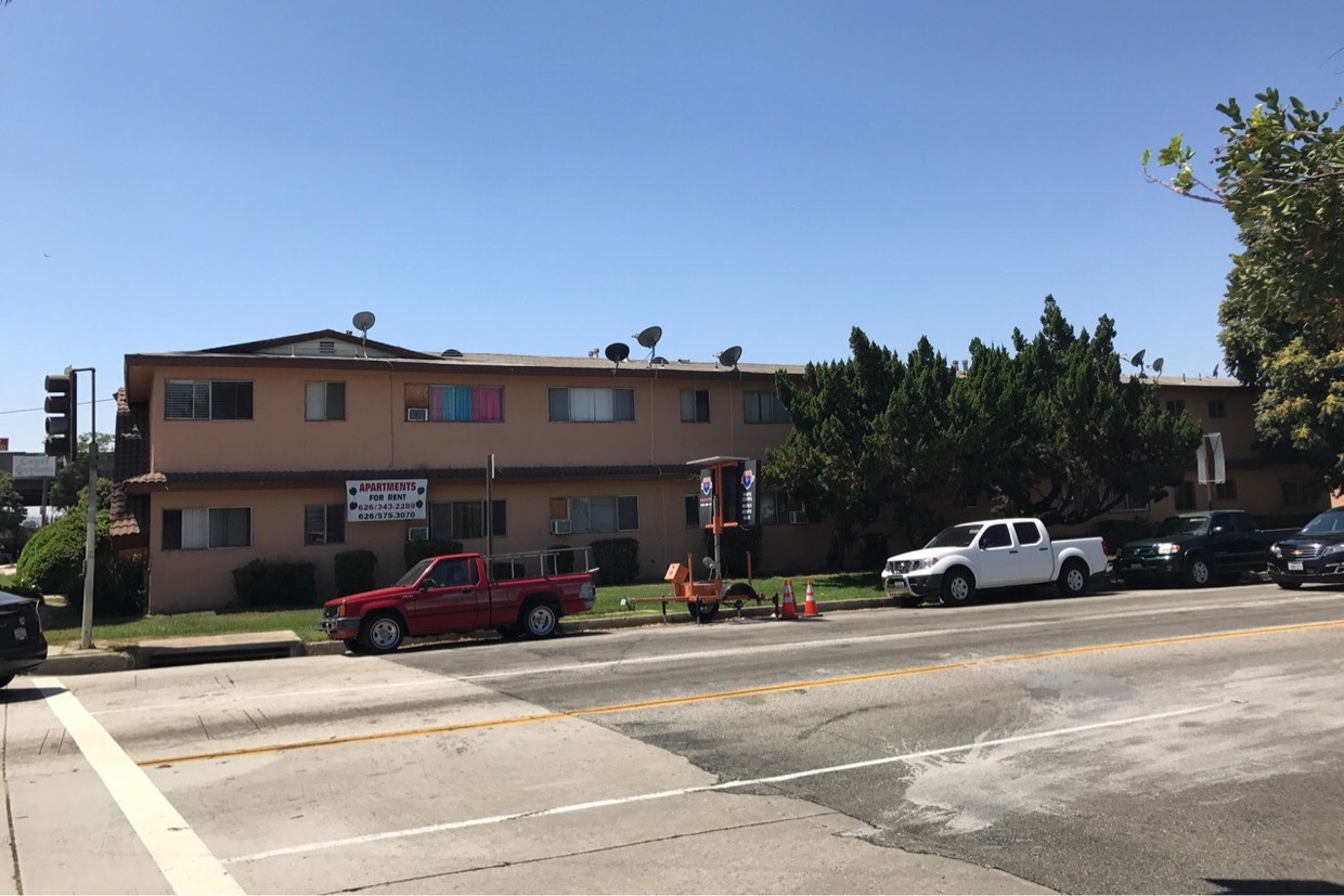 Foto principal - 3545 Baldwin Ave