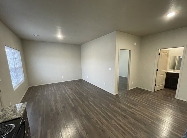 Building Photo - 3105 S Waterview Ln