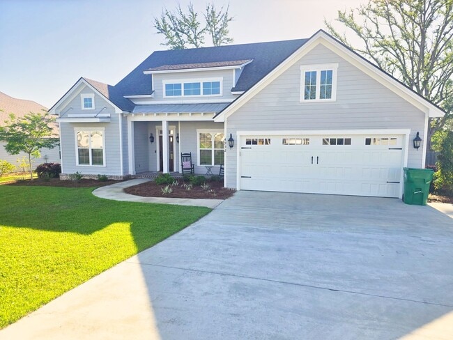 Foto del edificio - Spacious 4BR/3BA Home with Open Floor Plan, Screened Porch & Fenced Backyard