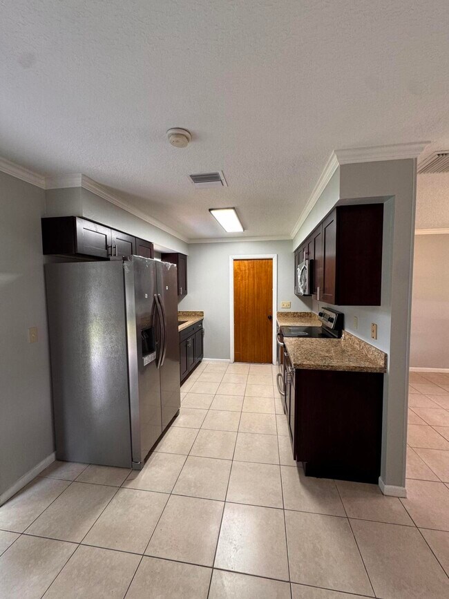 Foto del edificio - 7408 Donlon Rd