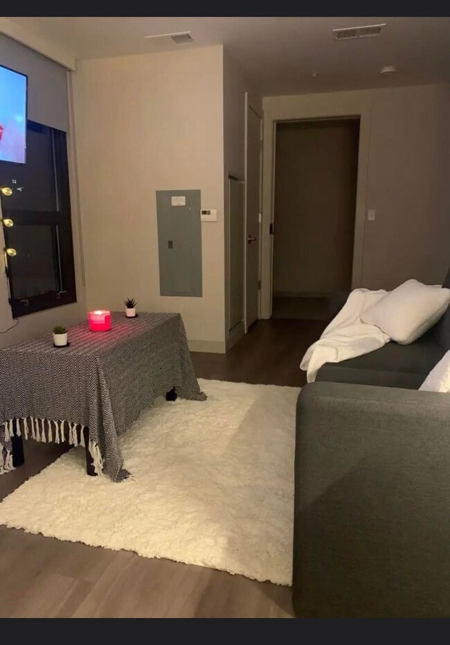 LIVING ROOM - 125 E State St
