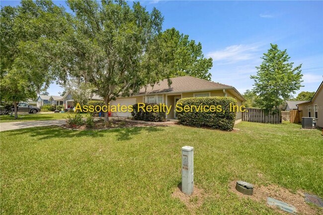 Foto del edificio - Charming, spacious 3bed/2bath home w/ office, screened patio & double car garage in Northridge su...