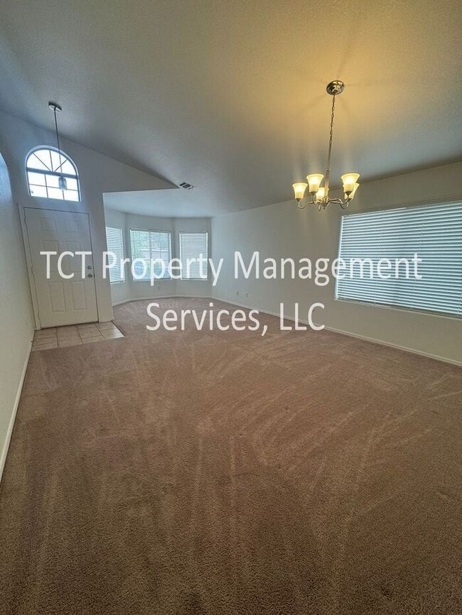 Foto del edificio - Spacious Open Concept 3 bedroom, 2 bath Ho...