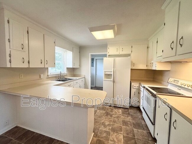 Building Photo - 657 Saulston Rd