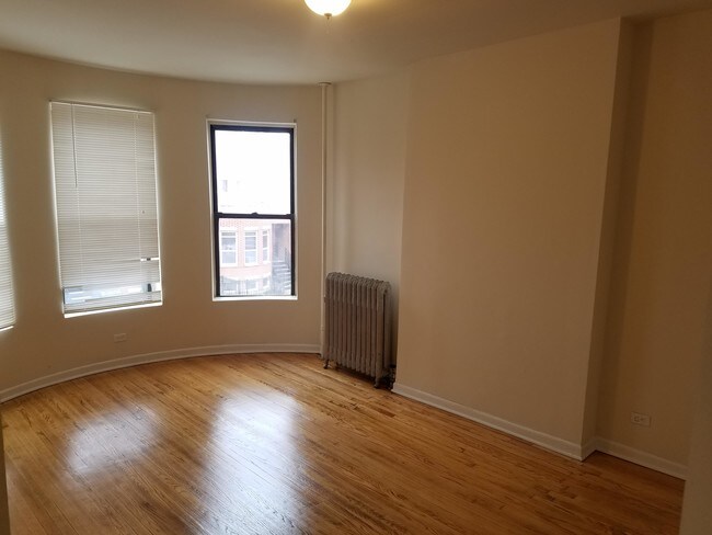 Foto del edificio - 3 bedroom in Chicago IL 60653