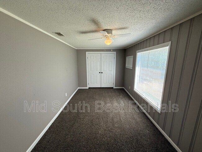 Foto del edificio - 3152 Harvester Ln