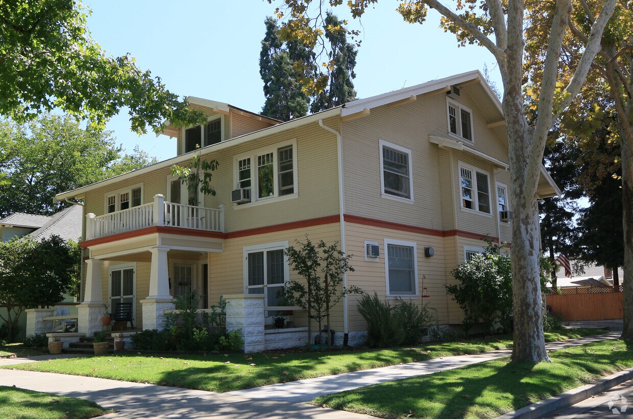 320 W Walnut St, Lodi, CA 95240 Apartments in Lodi, CA