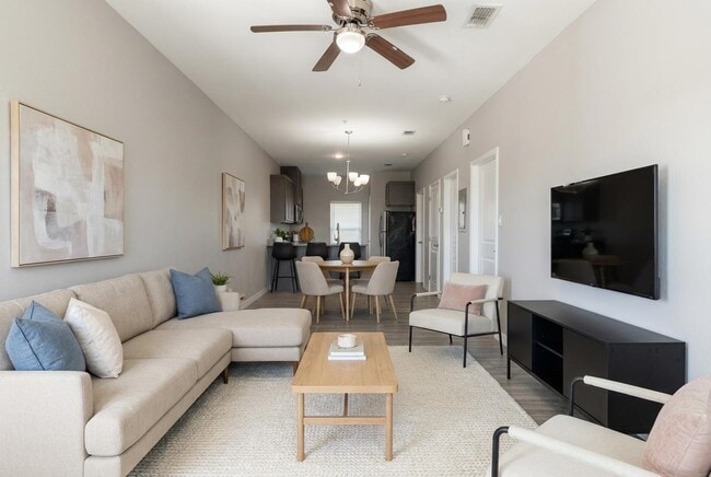 Building Photo - 5601 Cuenca Dr