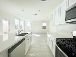 Building Photo - 4028 Summer Wy