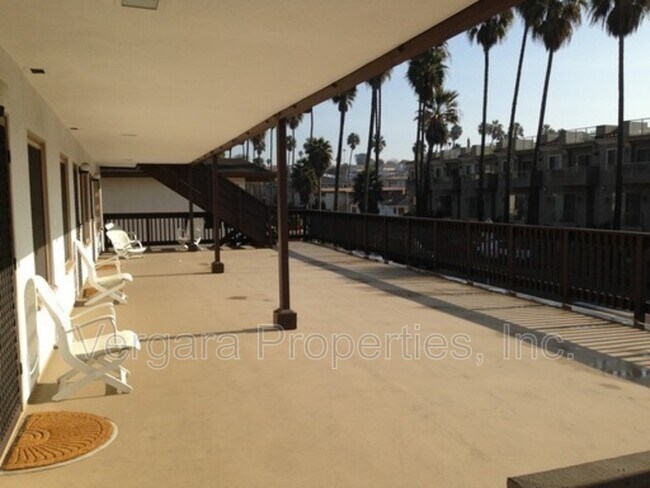 Building Photo - 1806 Esplanade