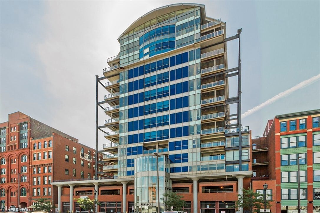 Foto principal - 701 W Lakeside Ave