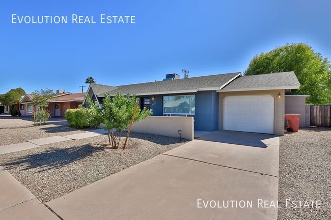 Building Photo - 3 Bedroom Scottsdale Home with Garage!