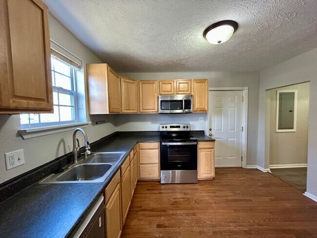 Building Photo - Charming 2 Bedroom 2 Bath Duplex in Fountain Square! ***SPECIAL-$400 OFF 2ND MONTH***