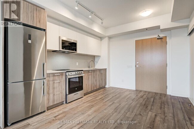 Photo du bâtiment - 1787-1787 St Clair Ave W