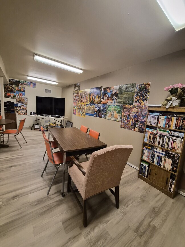 Foto del edificio - Plymouth Park Apartments 55+