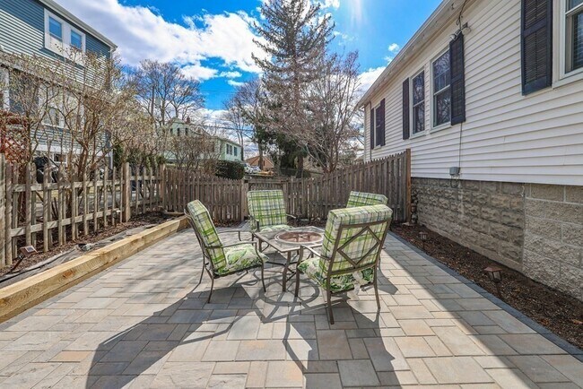 Foto del edificio - 158 Durnell Ave