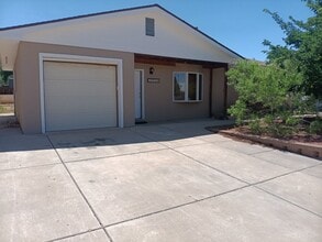 Building Photo - 3308 La Veta Dr