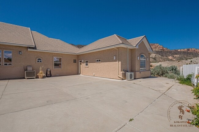 Building Photo - 2141 Redcliff Cir