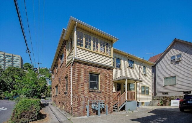 Foto del edificio - 2440 SW 5th Ave