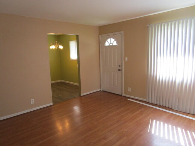 Building Photo - 25606 Hanover St