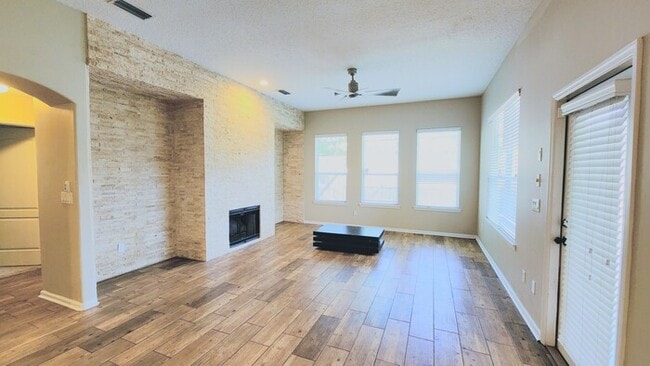 Building Photo - Luxurious 5-Bedroom Retreat with Private P...