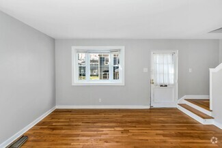 Building Photo - 206 Goldsmith St NE