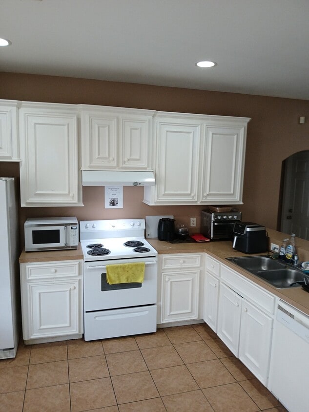 Building Photo - 2322 Shady Pine Dr